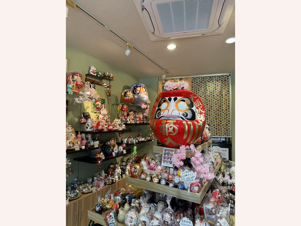 ⑨ 八起だるまカフェ